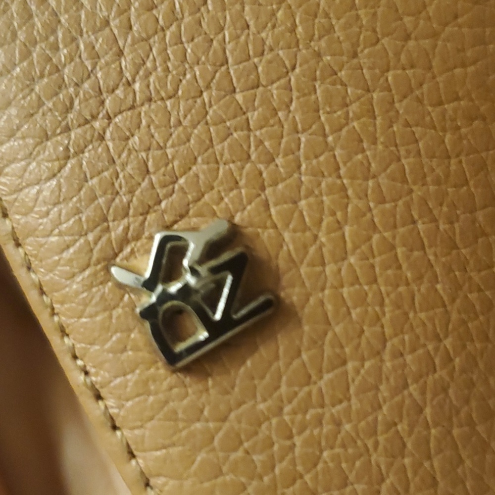 DKNY Shoes - Picture 6 of 7